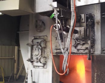 安裝在回轉(zhuǎn)窯上的PYROINC380LF, 帶自動(dòng)進(jìn)出機(jī)構(gòu)